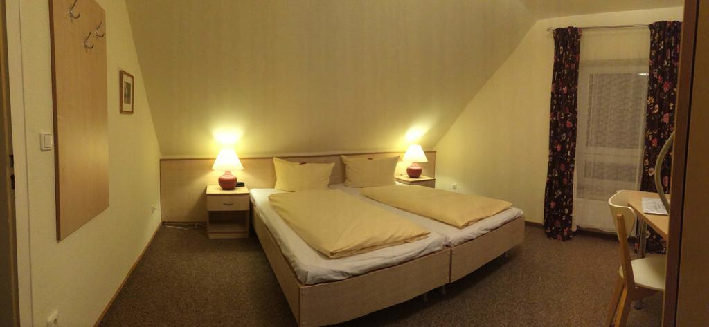Hotel Zur Heidebluete Hambuhren Экстерьер фото