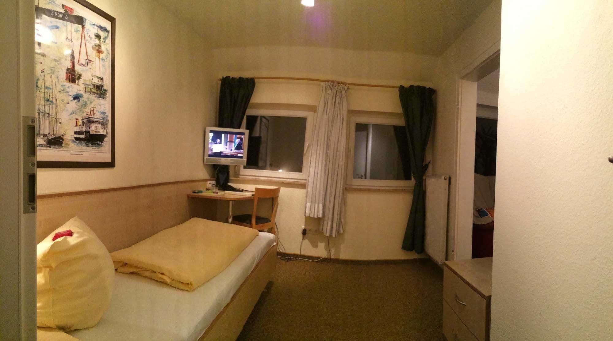 Hotel Zur Heidebluete Hambuhren Экстерьер фото