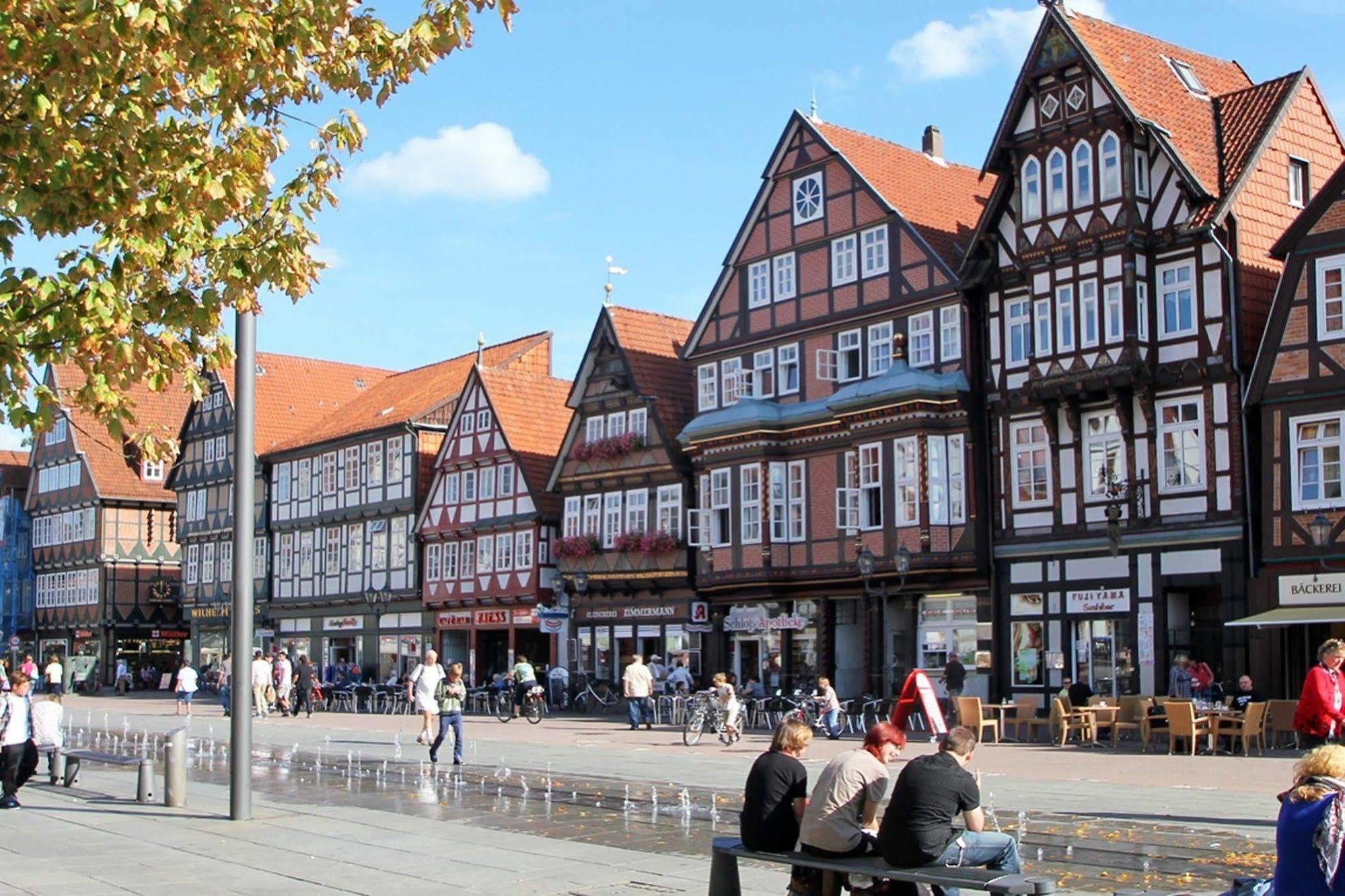 Hotel Zur Heidebluete Hambuhren Экстерьер фото