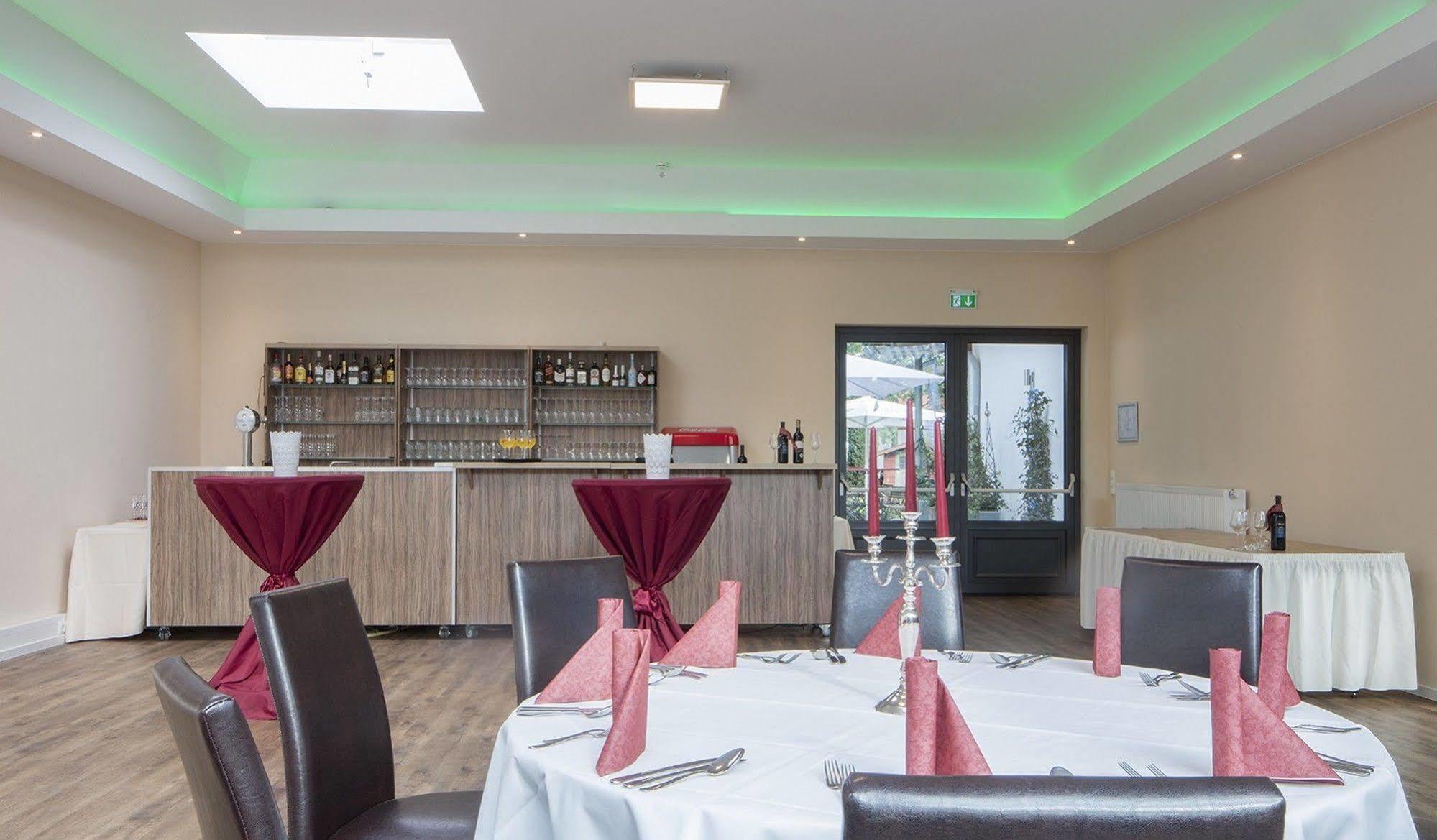 Hotel Zur Heidebluete Hambuhren Экстерьер фото