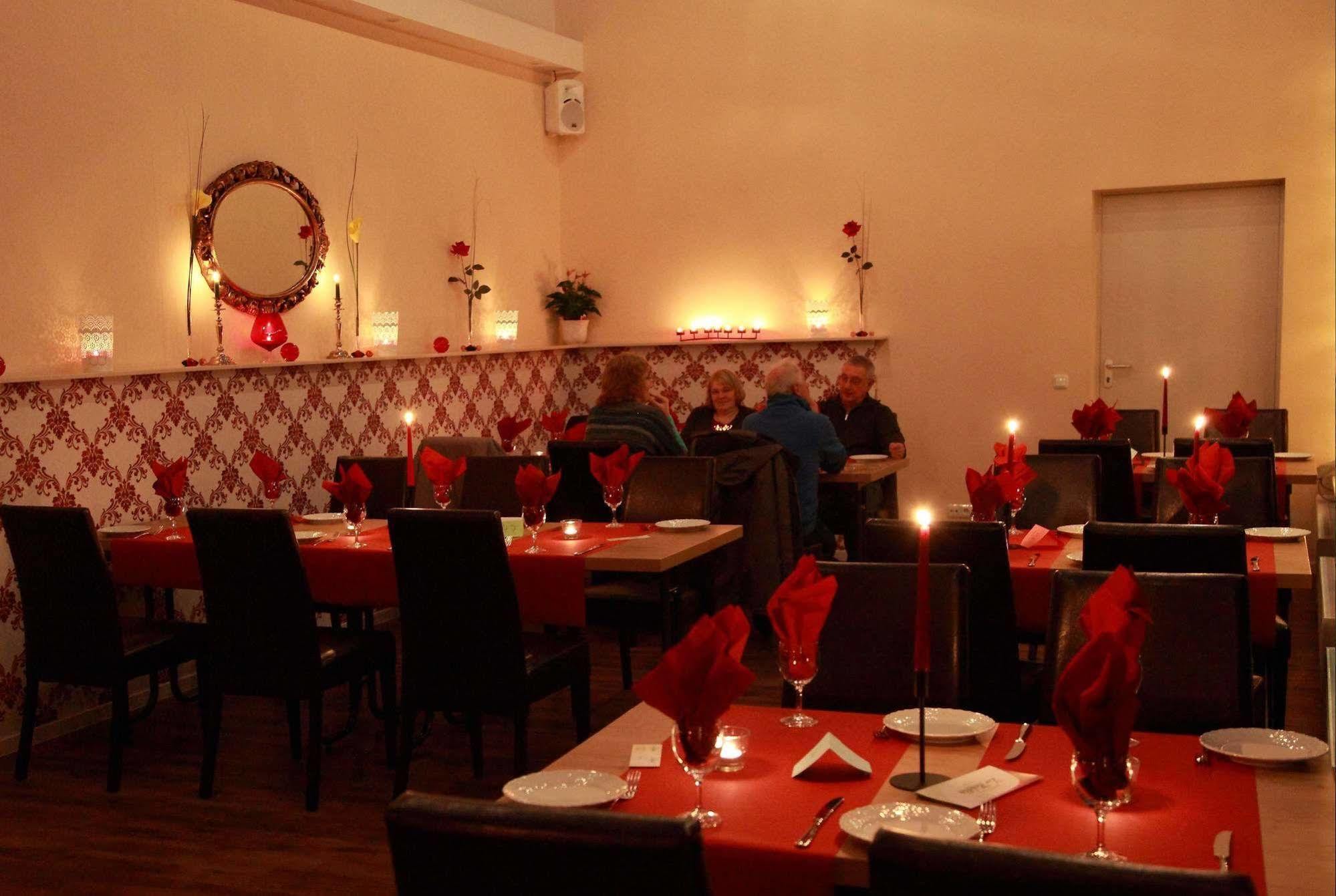 Hotel Zur Heidebluete Hambuhren Экстерьер фото