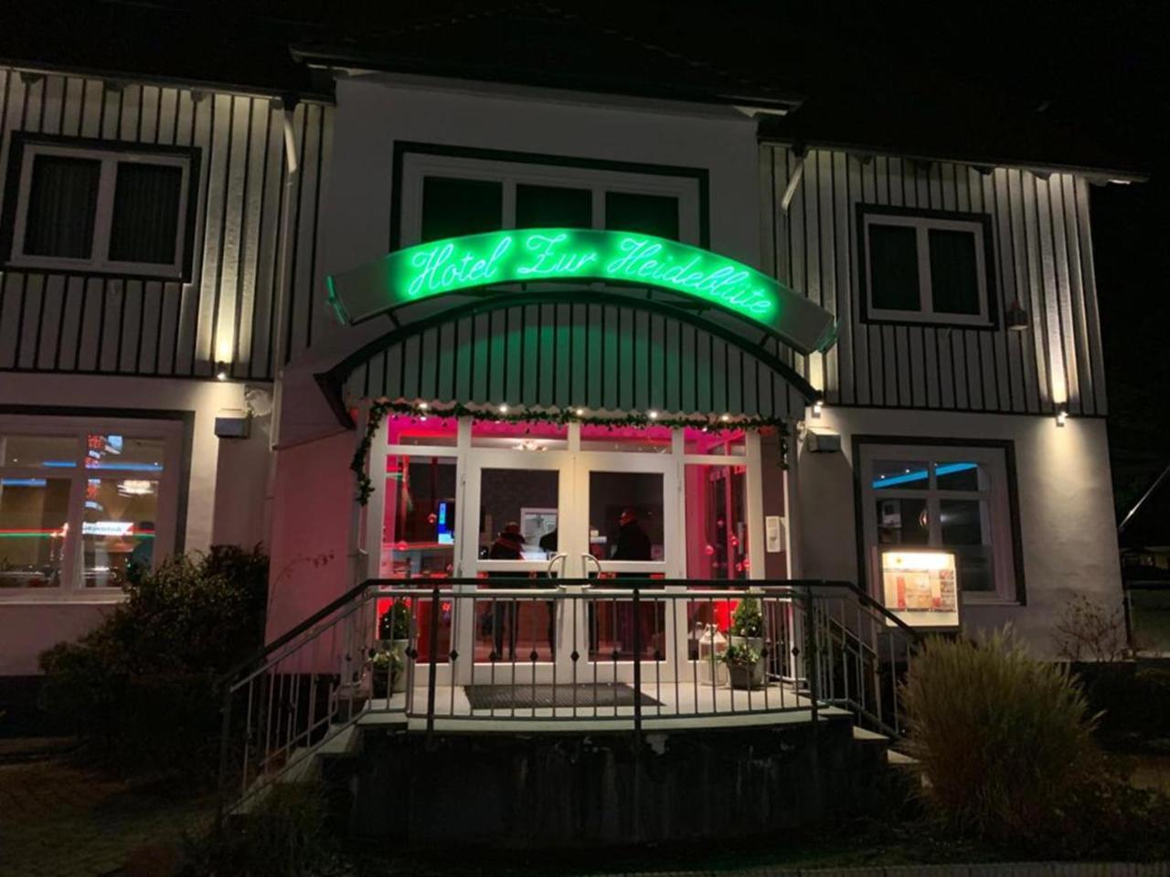 Hotel Zur Heidebluete Hambuhren Экстерьер фото